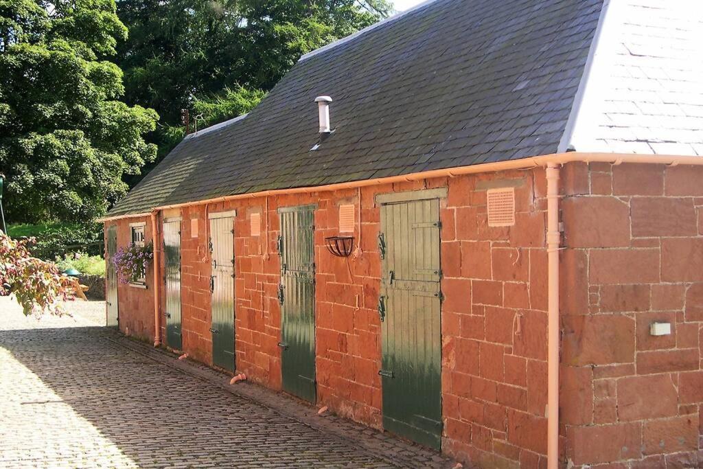 Harleyburn Cottages - Stables And Saddlery メルローズ エクステリア 写真